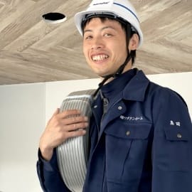 スタッフは専任制